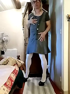 stephie83 online show from April 4, 3:31 pm