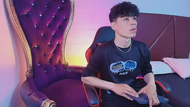 Andreew Style online show from April 13, 8:20 pm