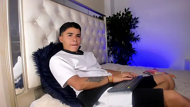 Liam Dustin online show from May 31, 8:32 pm