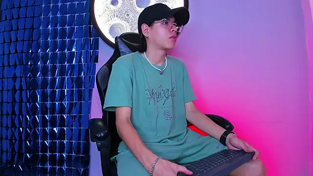 Bennet-Grayy online show from April 14, 4:12 am