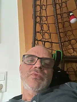 Thomate24 online show from March 22, 5:18 pm