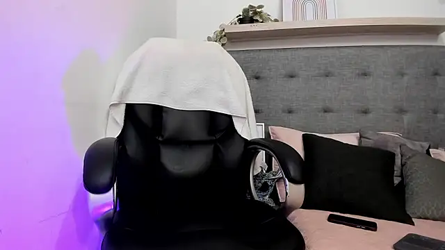 Andrew restrepoo online show from March 21, 9:14 am