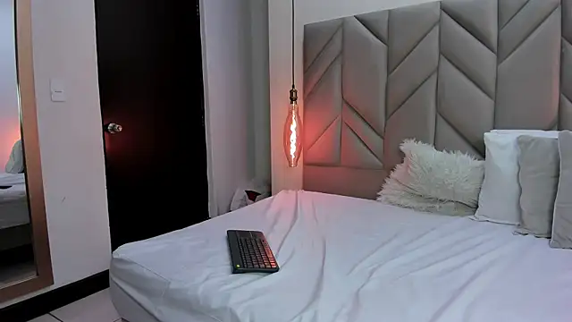 NohaDrake online show from April 12, 8:49 am