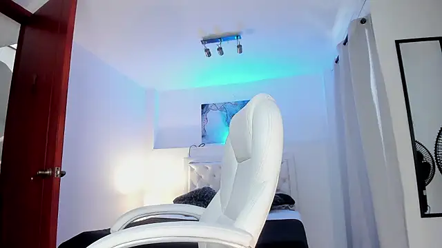 Vezzx online show from March 21, 6:45 pm