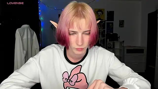 sweet peach    online show from April 7, 3:12 pm