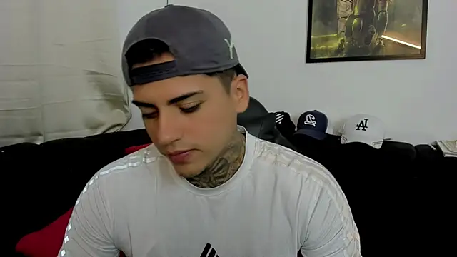 sweetlatinoboy online show from April 10, 11:17 am