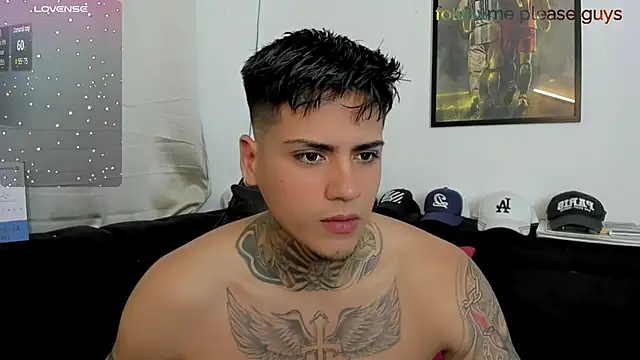sweetlatinoboy online show from April 12, 10:38 am