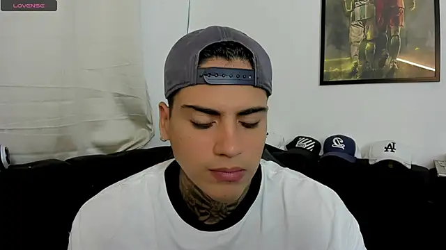 sweetlatinoboy online show from March 25, 12:31 pm