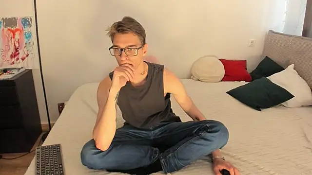 Shadow blink online show from April 5, 1:51 pm