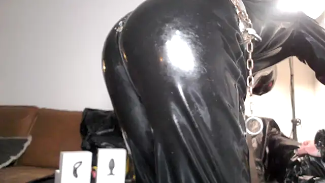latexslaveboy online show from March 22, 8:47 pm