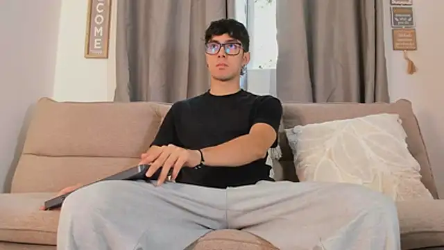 etham wolf1 online show from April 4, 12:46 pm