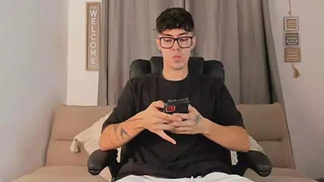 etham wolf1 online show from April 6, 5:36 pm