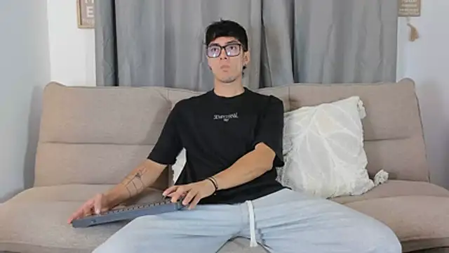 etham wolf1 online show from April 1, 5:10 pm