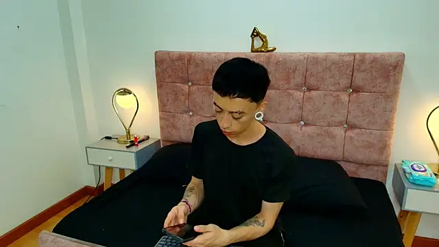 Yoshua Smith online show from April 15, 7:58 pm