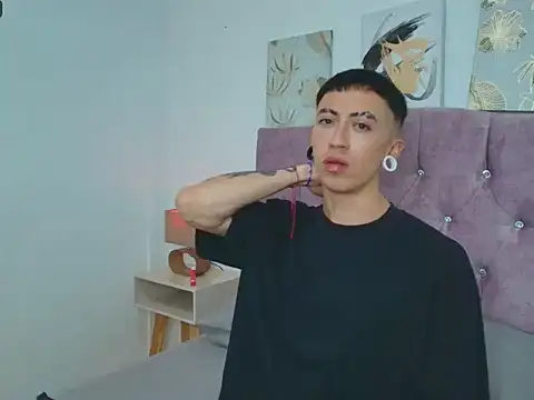 Yoshua Smith online show from April 6, 8:09 pm