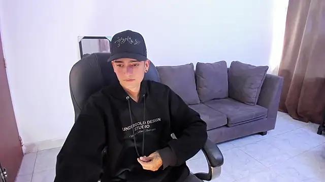 Ethann Boy online show from April 13, 9:37 pm