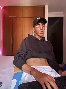 Milo Gunnar online show from April 13, 9:37 pm