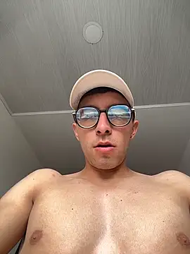 LeonBlazze online show from April 9, 3:18 pm