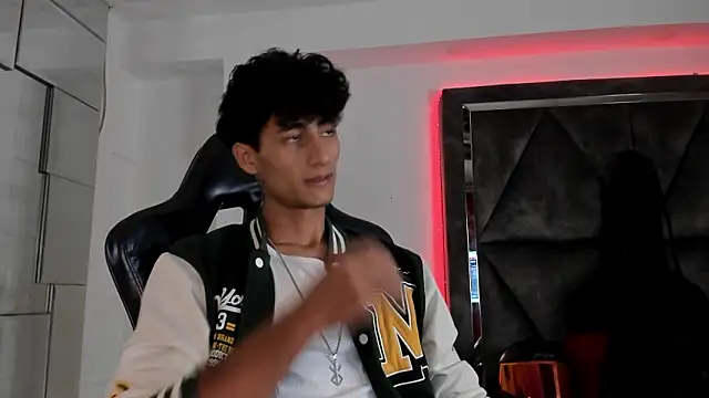 MaxiimoRomano  online show from March 27, 12:28 pm