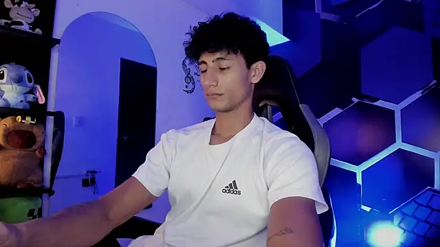 MaxiimoRomano  online show from July 18, 7:30 pm