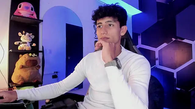 MaxiimoRomano  online show from July 16, 7:32 pm