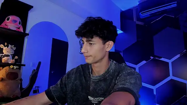 MaxiimoRomano  online show from July 11, 7:27 pm