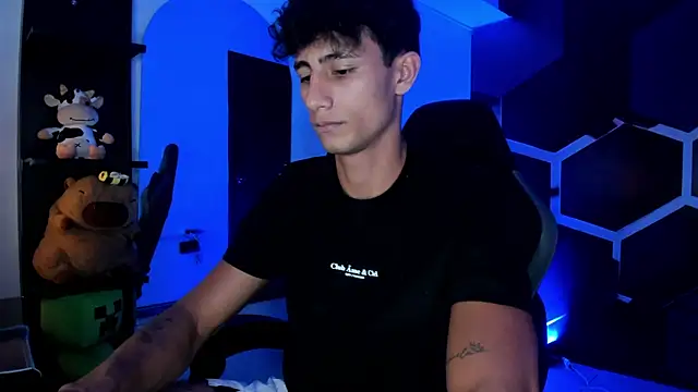MaxiimoRomano  online show from July 2, 7:09 pm