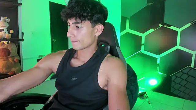 MaxiimoRomano  online show from July 1, 7:25 pm