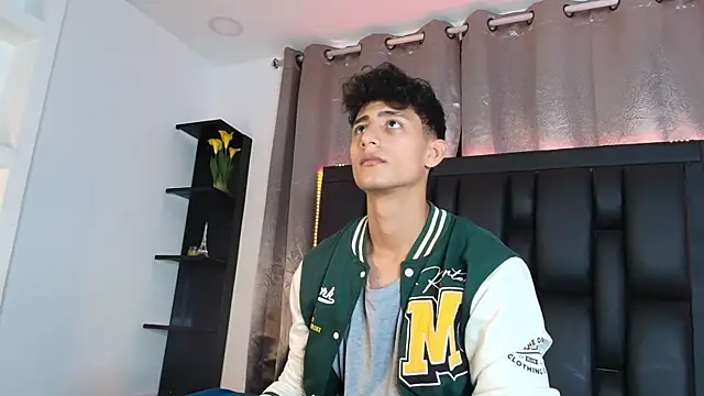 MaxiimoRomano  online show from June 18, 4:23 pm