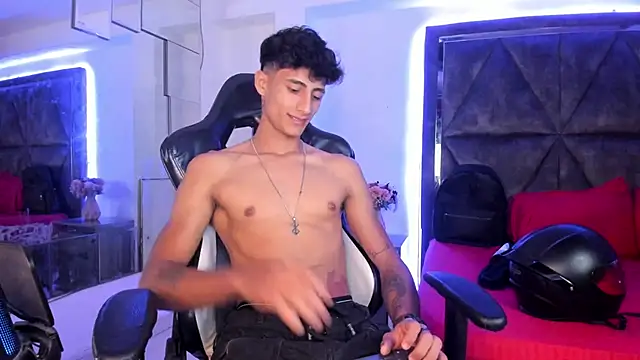 MaxiimoRomano  online show from April 1, 1:41 pm