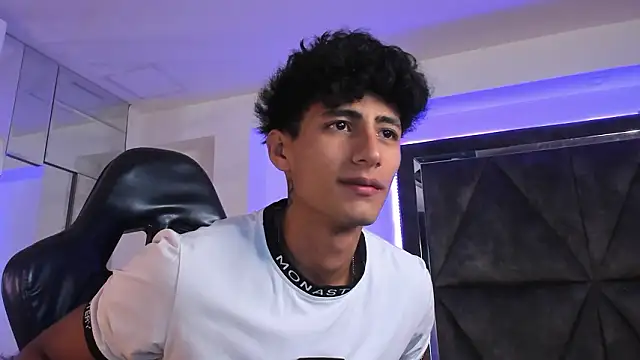 MaxiimoRomano  online show from March 24, 12:32 pm