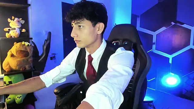 MaxiimoRomano  online show from July 10, 7:26 pm