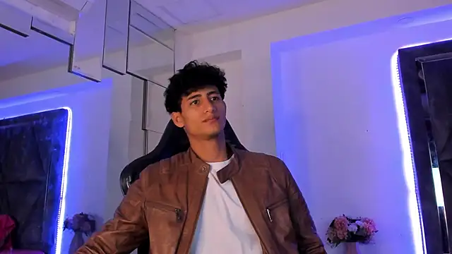 MaxiimoRomano  online show from March 25, 1:15 pm