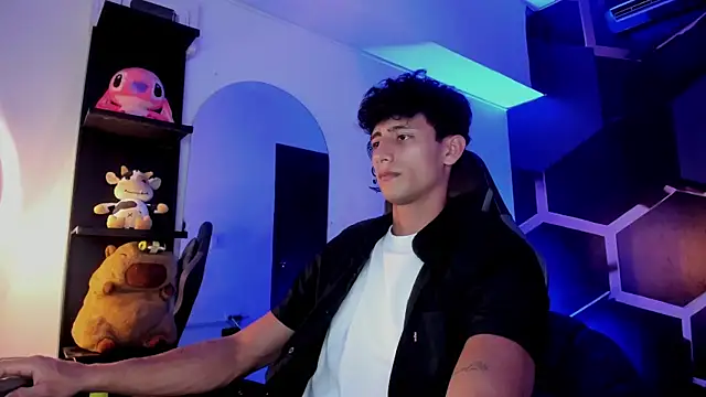 MaxiimoRomano  online show from July 15, 7:09 pm