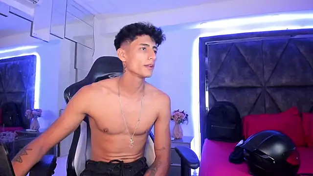 MaxiimoRomano  online show from April 1, 1:02 pm