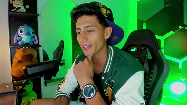 MaxiimoRomano  online show from July 29, 9:03 pm