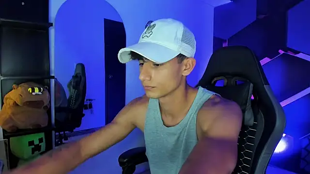 MaxiimoRomano  online show from June 25, 6:56 pm