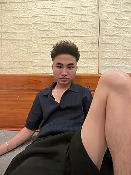 Hoanganhdayroii online show from July 11, 1:07 am