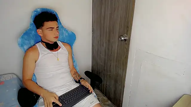 Mathias twinkk online show from April 7, 4:56 am