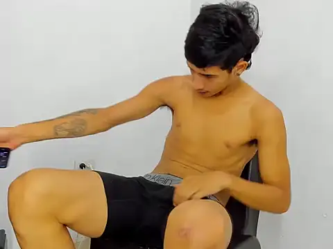 ZADQUIELHOT online show from April 15, 4:18 pm