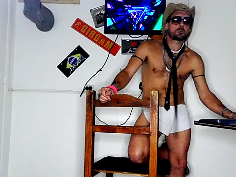 freddymdq100 online show from April 8, 8:58 am