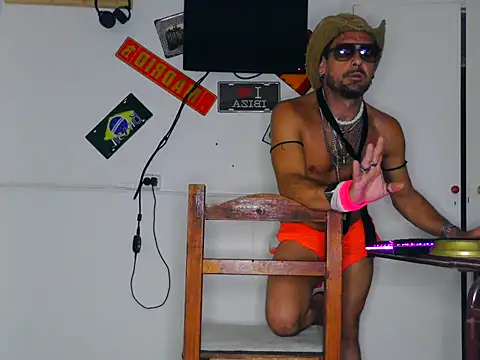 freddymdq100 online show from March 31, 7:43 am