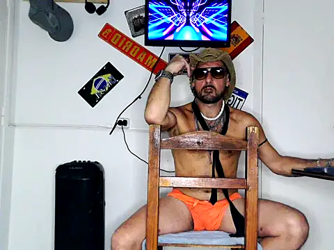 freddymdq100 online show from April 10, 5:25 am