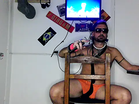 freddymdq100 online show from April 7, 6:24 am