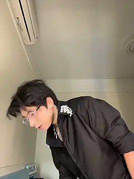 kissbaby-111 online show from April 4, 5:59 am