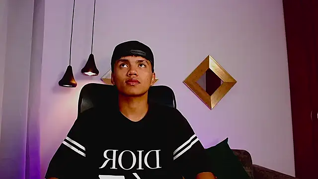 thiagosterling online show from April 13, 11:49 pm