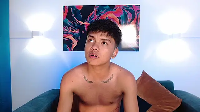 thiagosterling online show from May 25, 11:33 pm