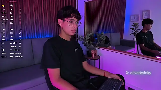 Oliver20   online show from April 2, 5:59 am