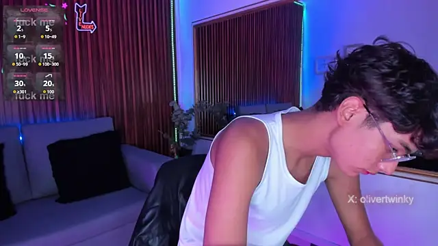 Oliver20   online show from April 1, 3:41 am