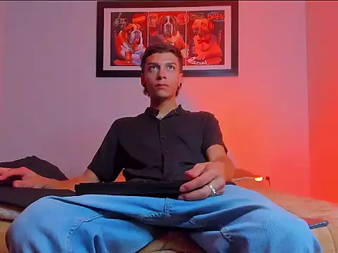 Noahh Saky online show from April 13, 3:51 am